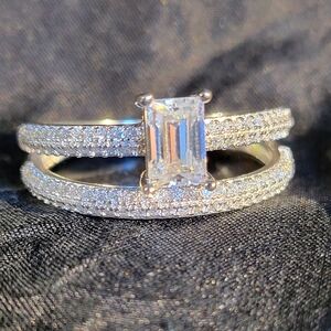 Sterling Silver Ring with Emerald Center And Pave Split Shank Band